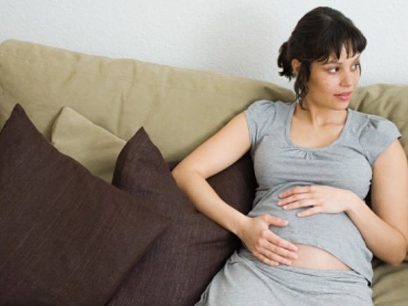 Mujer embarazada en su primer trimestre