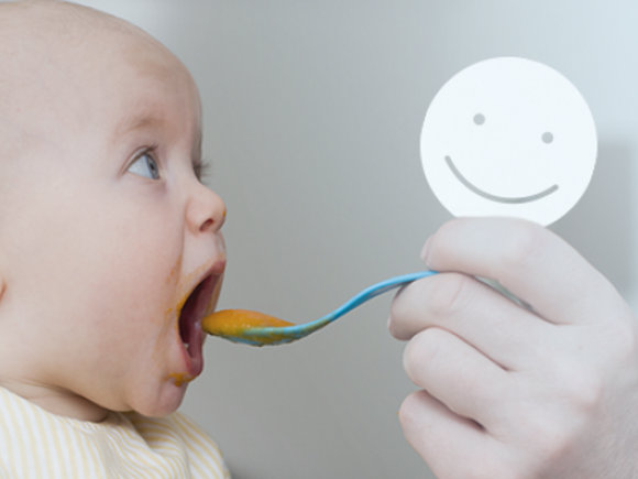 Las señales de satisfacción y hambre de tu bebé de 6 a 7 o de 8 a 12 meses de edad