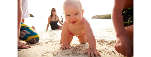 Elementos del bebé en la playa que no pueden faltar.