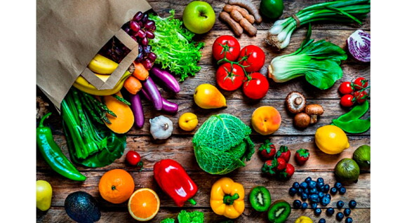 Frutas y verduras frescas y saludables 