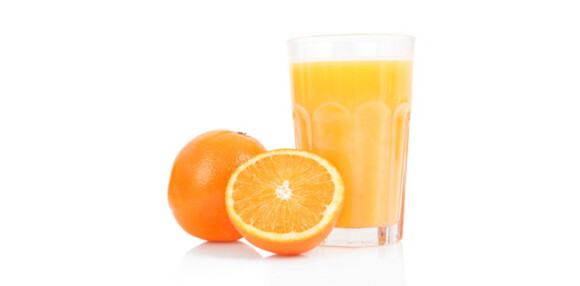 Vaso de zumo de naranja. 